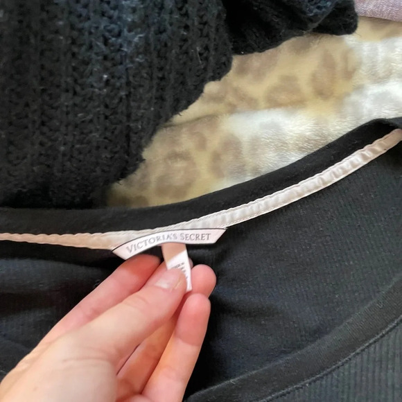 VICTORIA’s SECREt top S - Picture 6 of 6